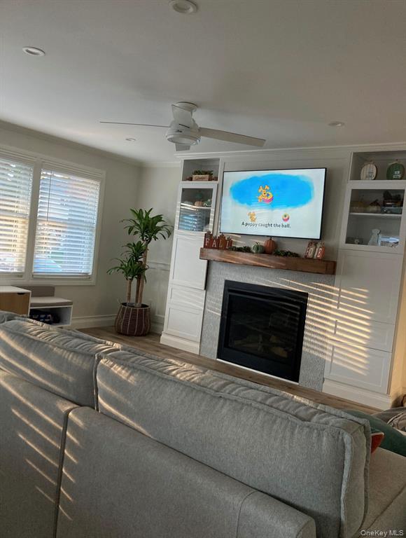 286 Beachview Street # B, Copiague, NY 11726