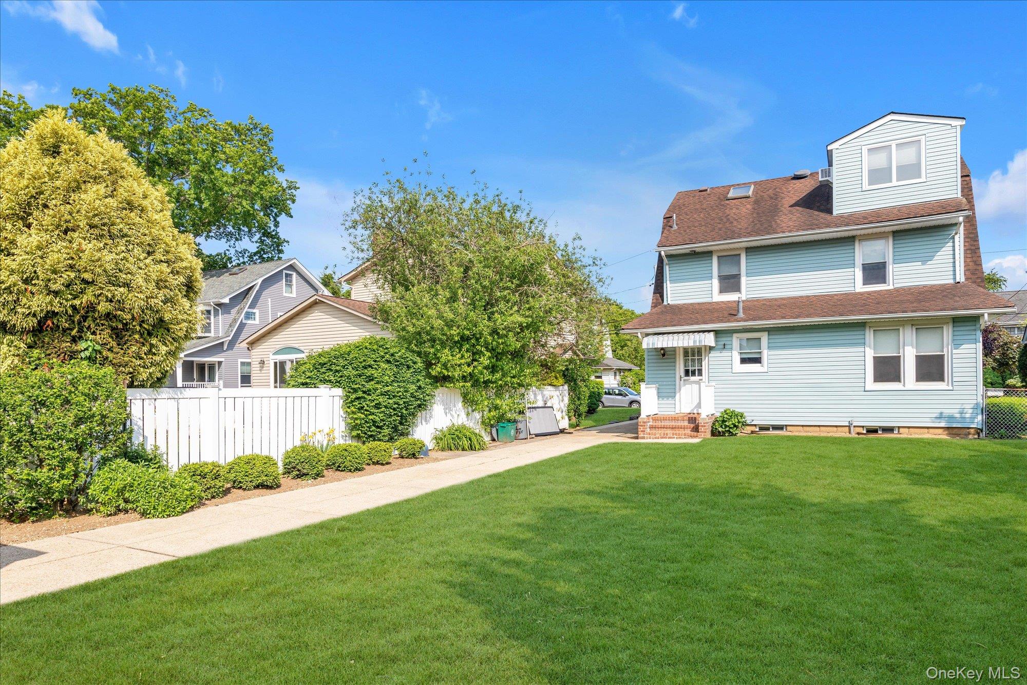 23 Thompson Place, Lynbrook, NY 11563