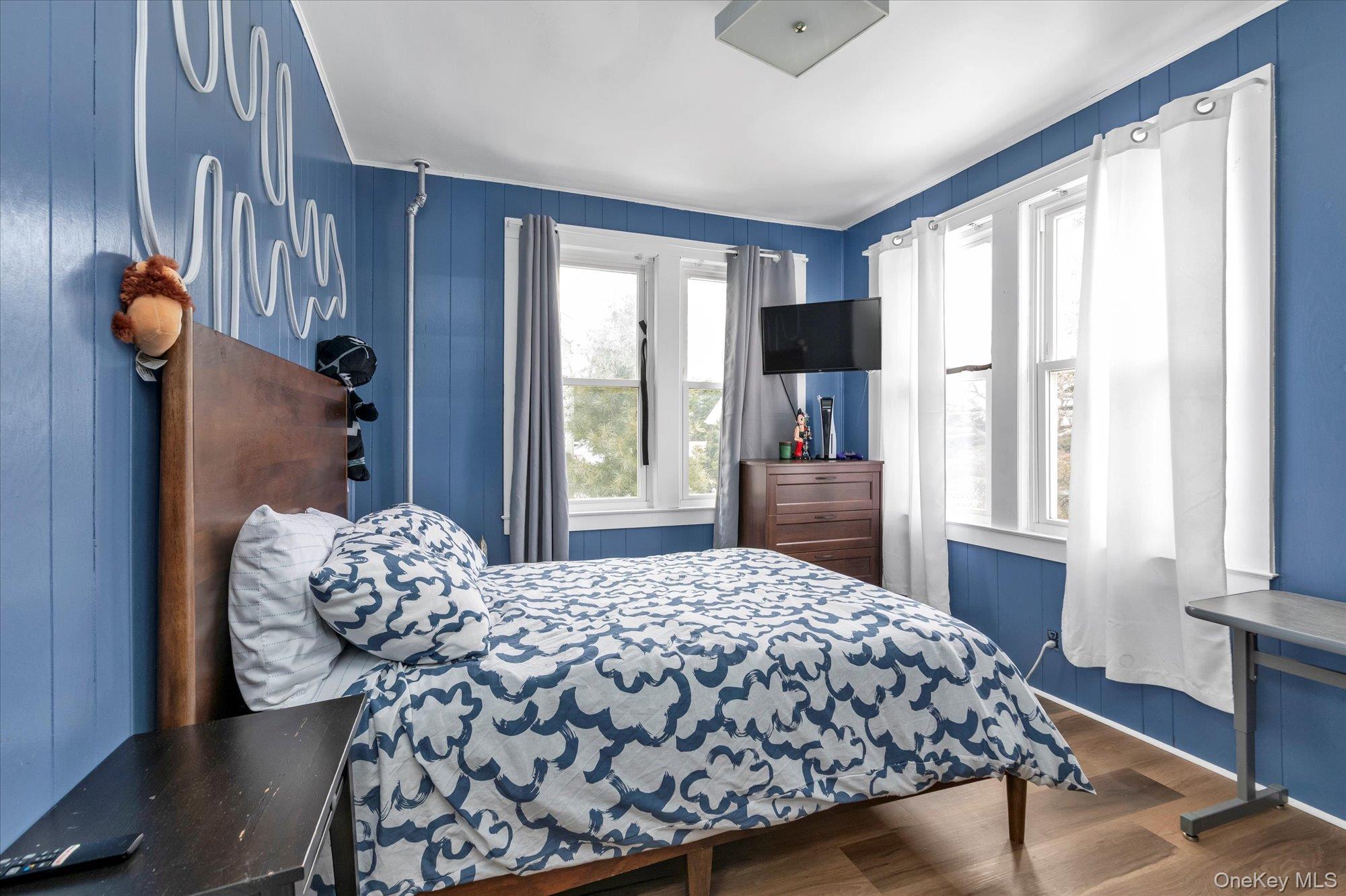 23 Thompson Place, Lynbrook, NY 11563