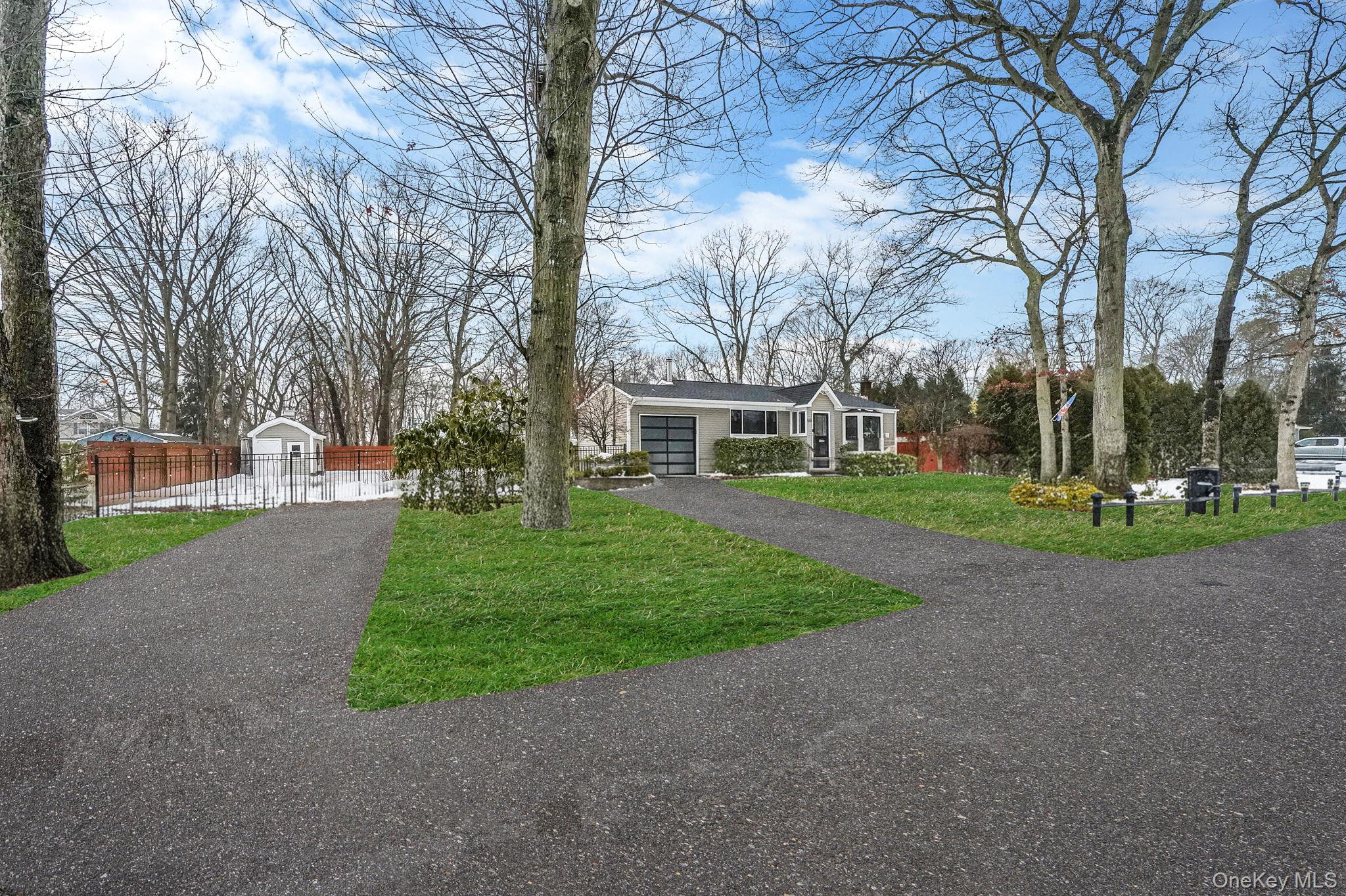 100 Parkside Avenue, Miller Place, NY 11764