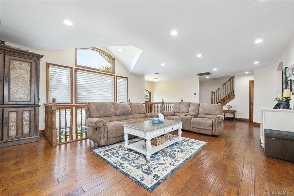 405 Club Court, Oceanside, NY 11572