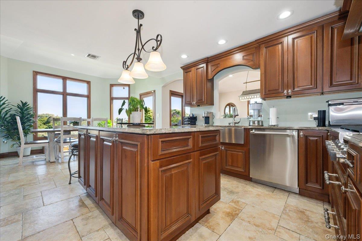 405 Club Court, Oceanside, NY 11572