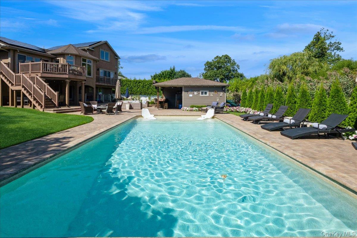 405 Club Court, Oceanside, NY 11572