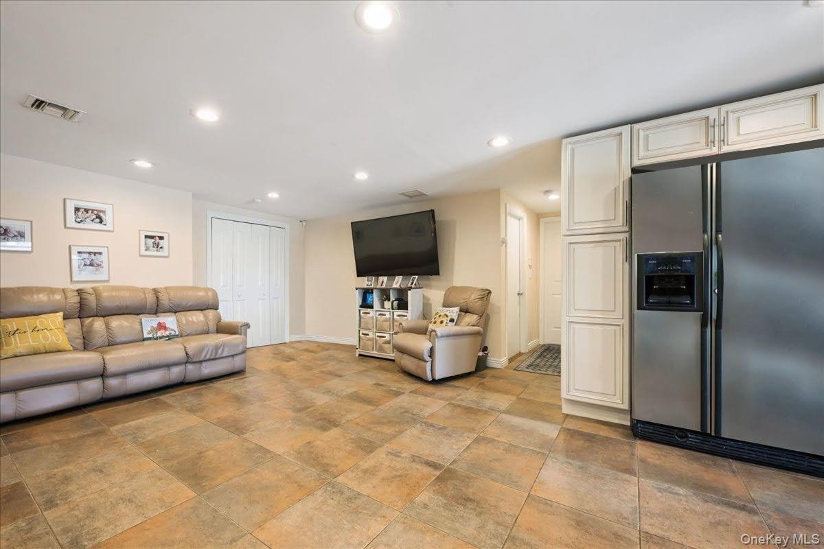 405 Club Court, Oceanside, NY 11572