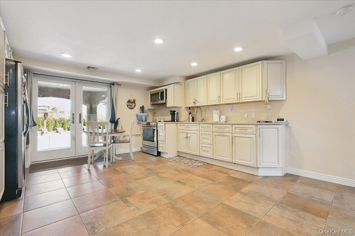 405 Club Court, Oceanside, NY 11572