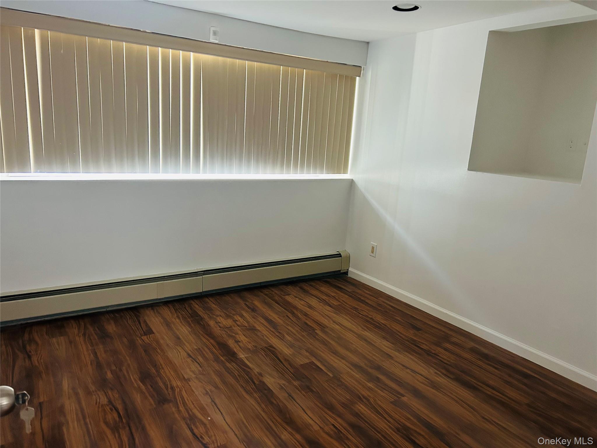 19 Alan Court, Plainview, NY 11803