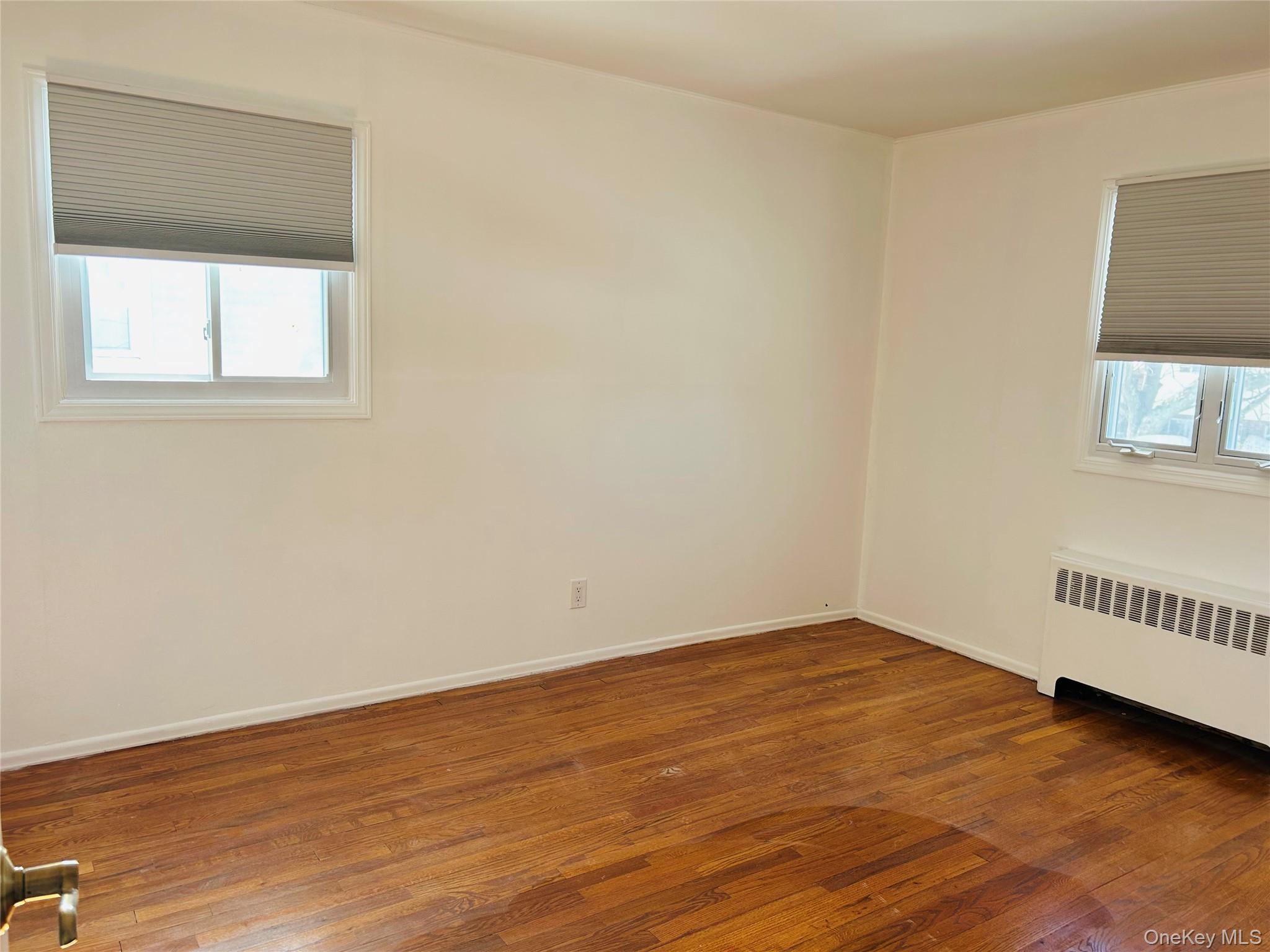 19 Alan Court, Plainview, NY 11803