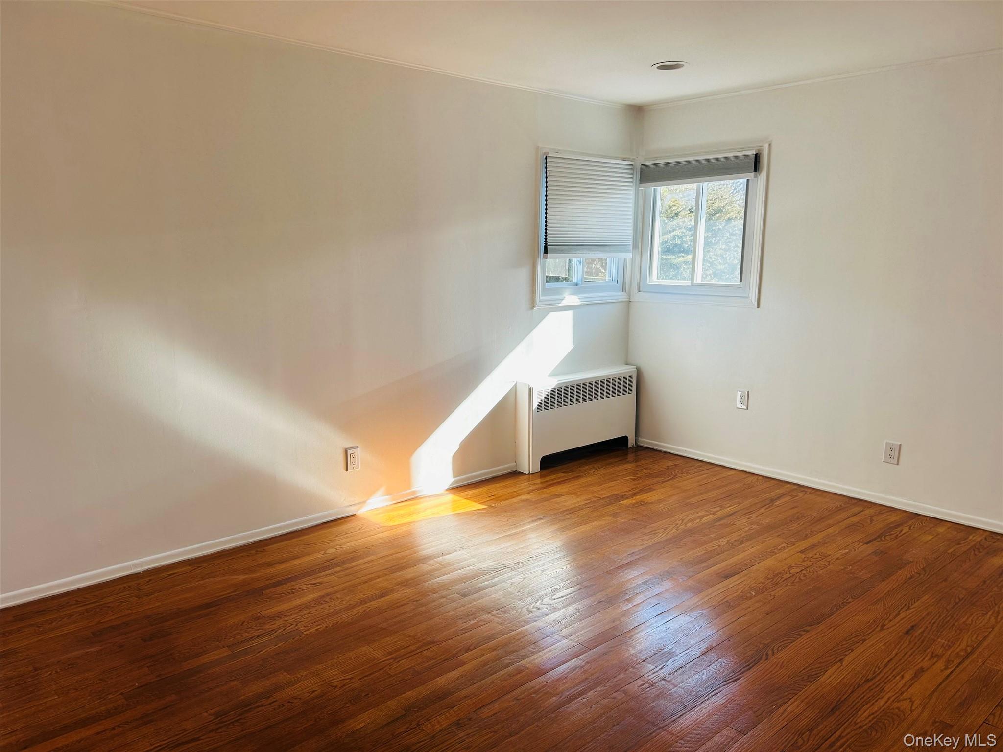 19 Alan Court, Plainview, NY 11803