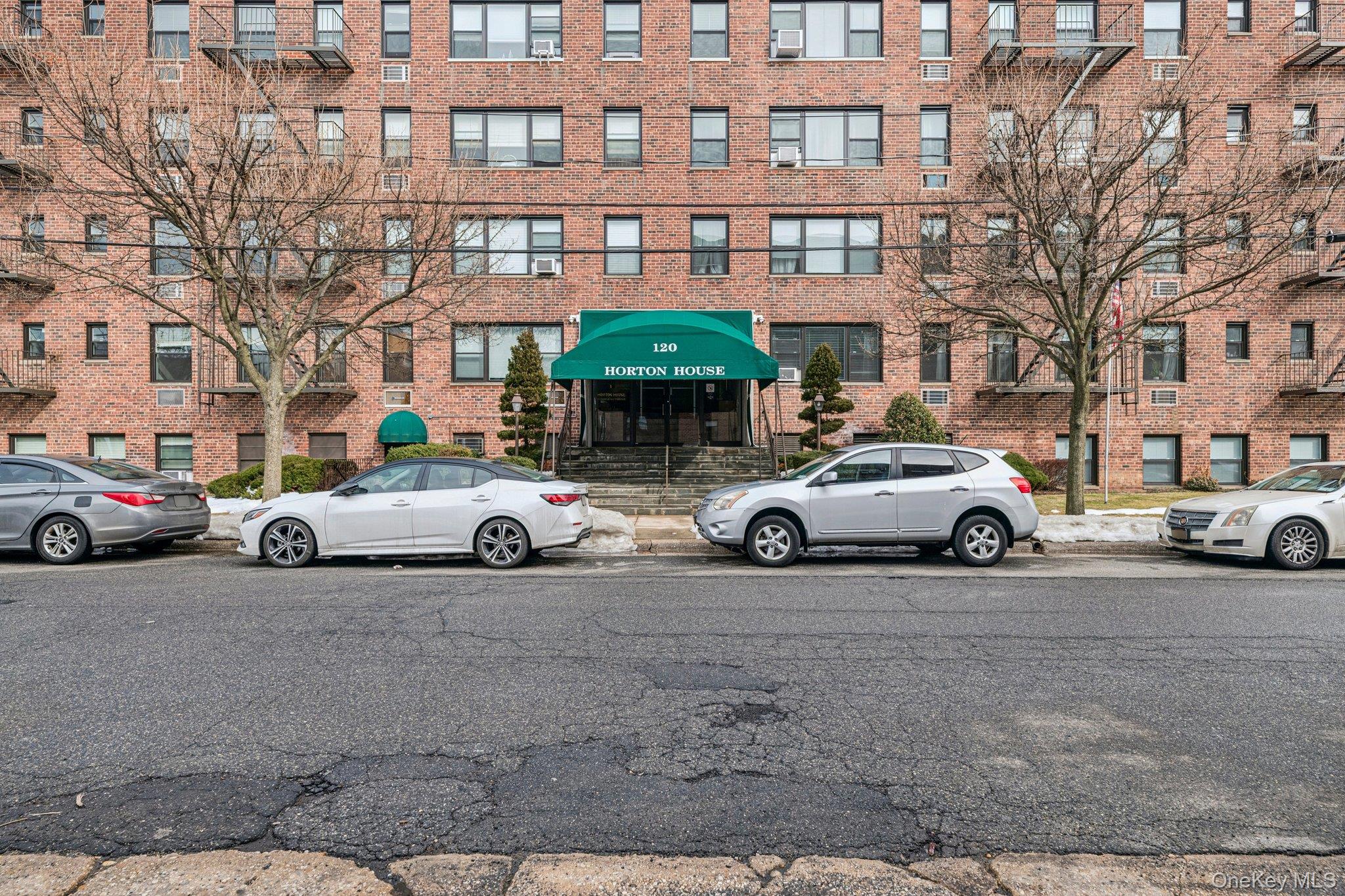 120 Horton Highway # 12D, Mineola, NY 11501