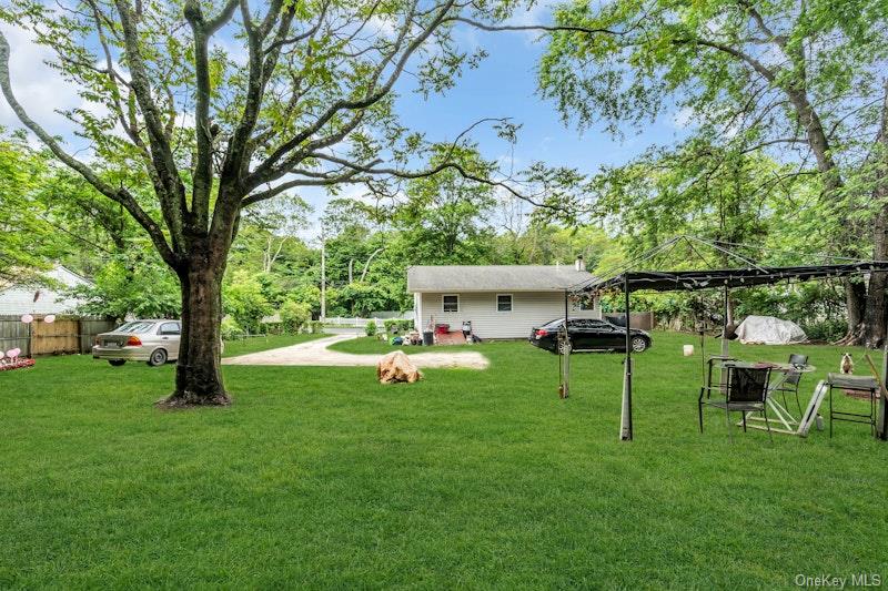 13 Carr Lane, Medford, NY 11763