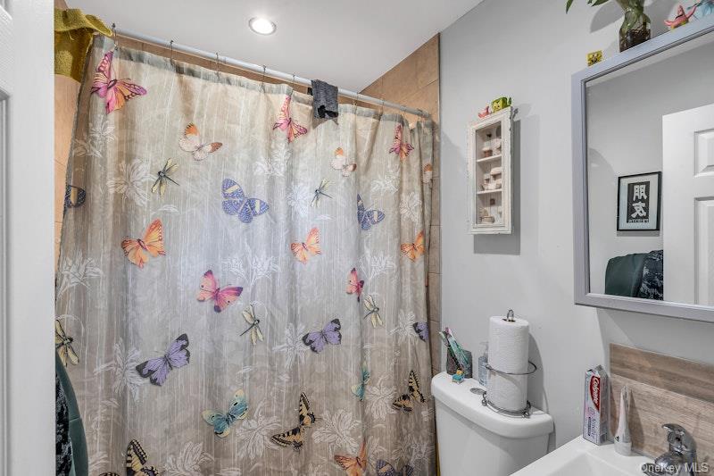 13 Carr Lane, Medford, NY 11763