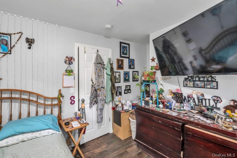 13 Carr Lane, Medford, NY 11763