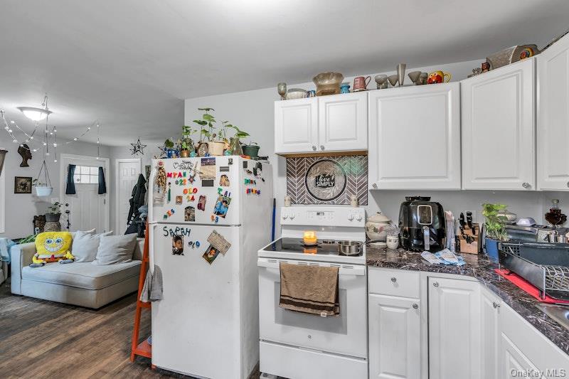 13 Carr Lane, Medford, NY 11763