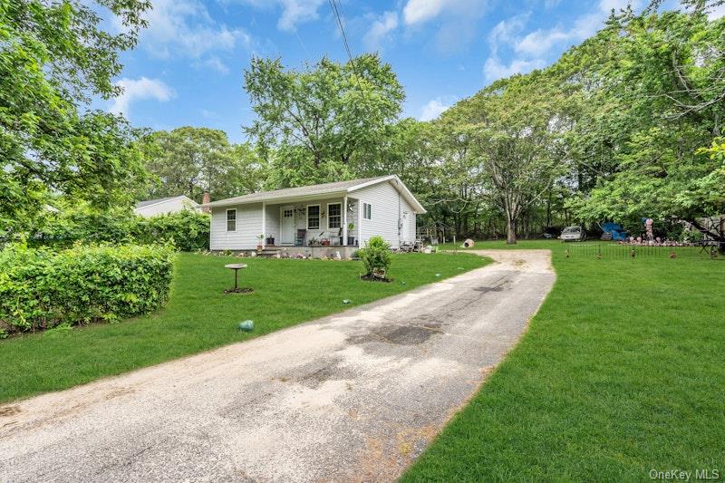 13 Carr Lane, Medford, NY 11763