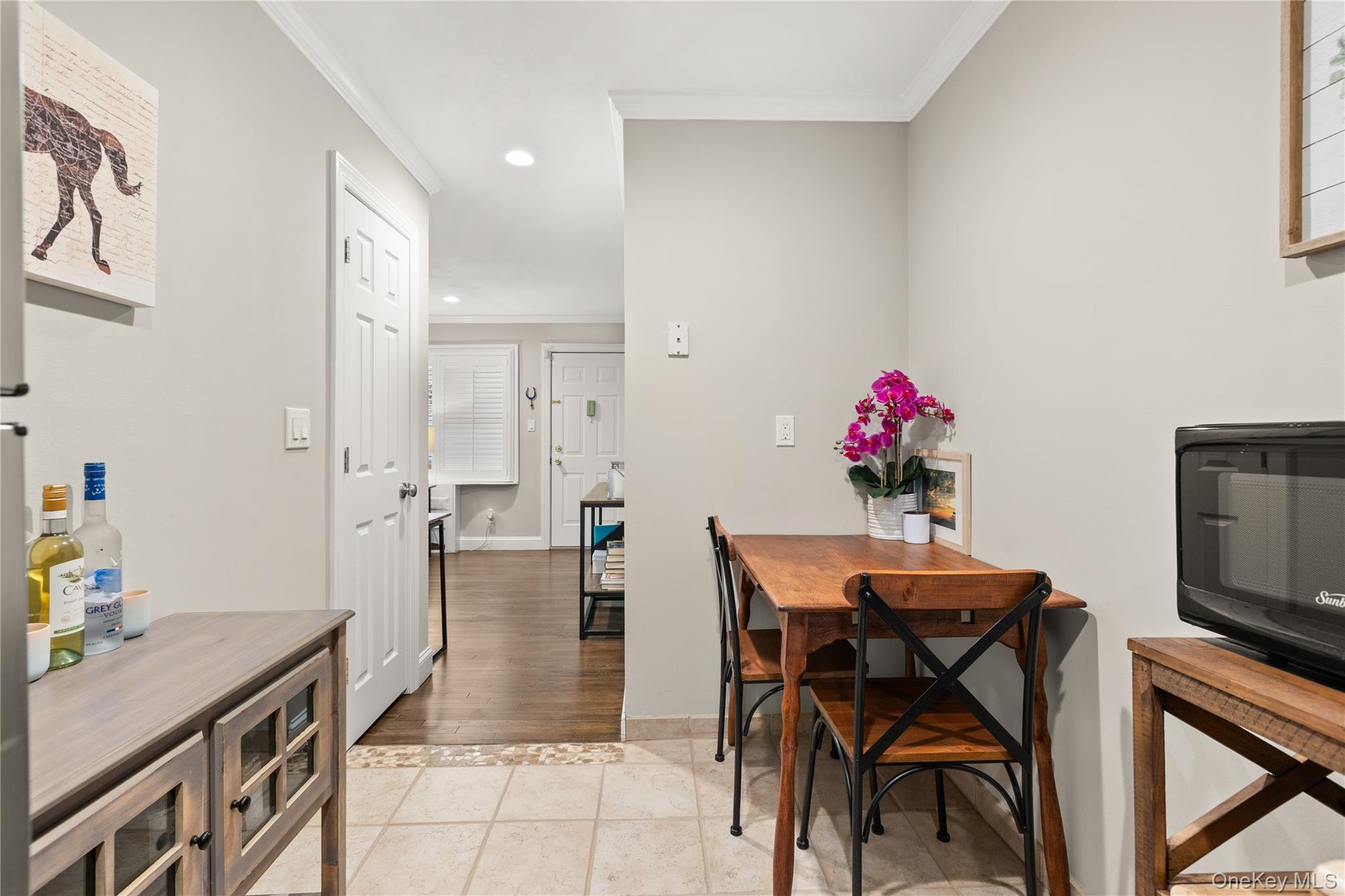 326 Edmunton Drive # L7, North Babylon, NY 11703