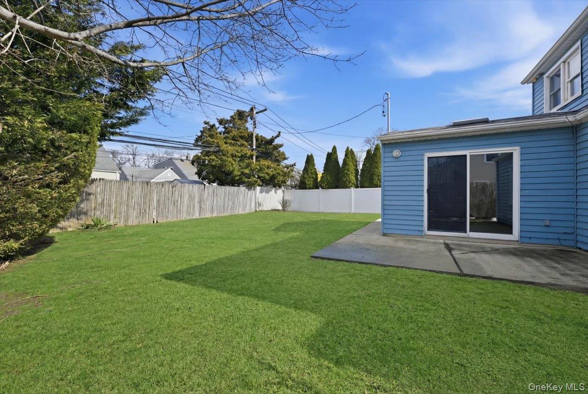 25 Peacock Lane, Levittown, NY 11756