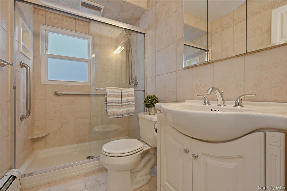 25 Peacock Lane, Levittown, NY 11756