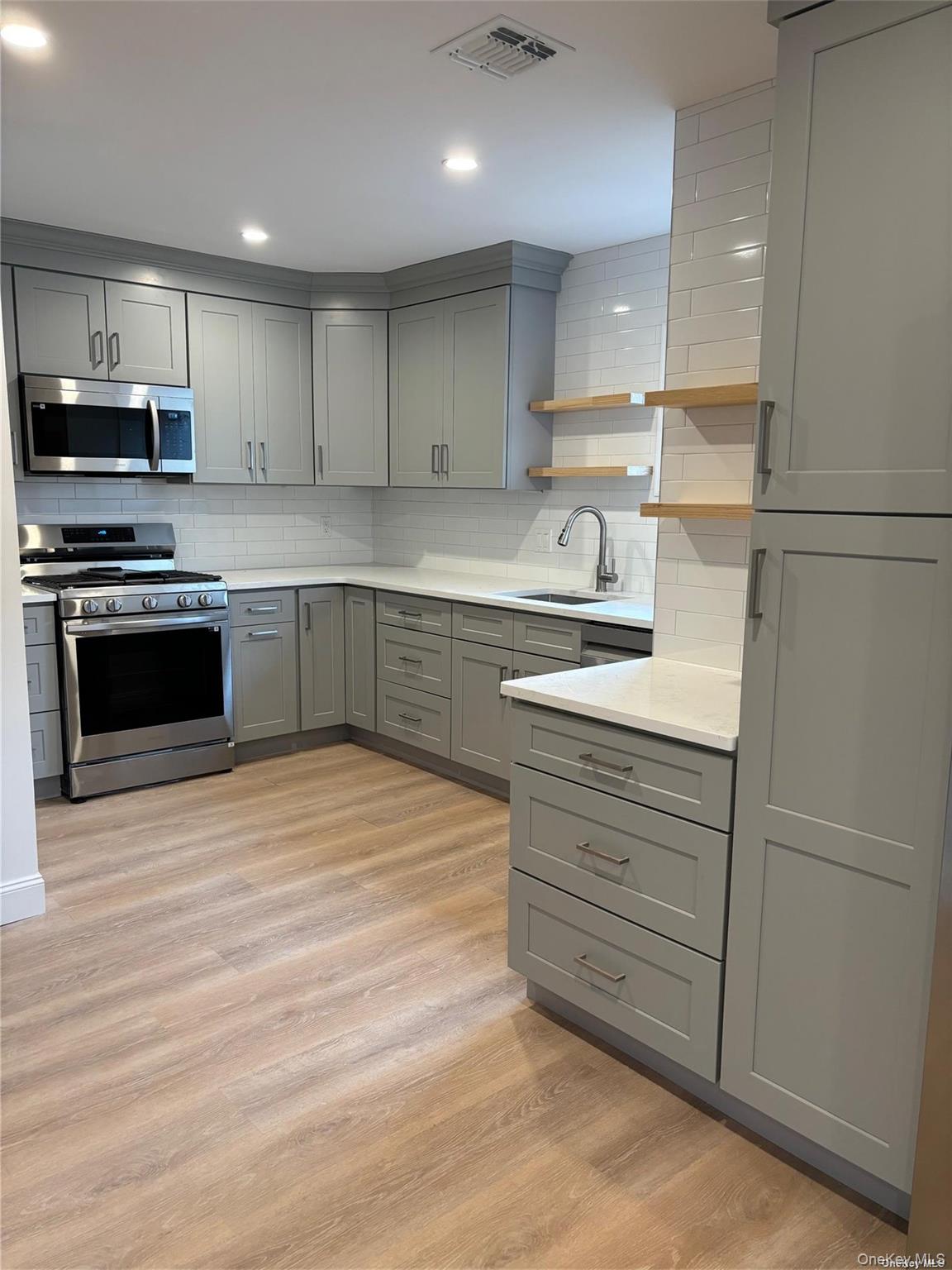 1353 Old Northern Boulevard, Roslyn, NY 11576