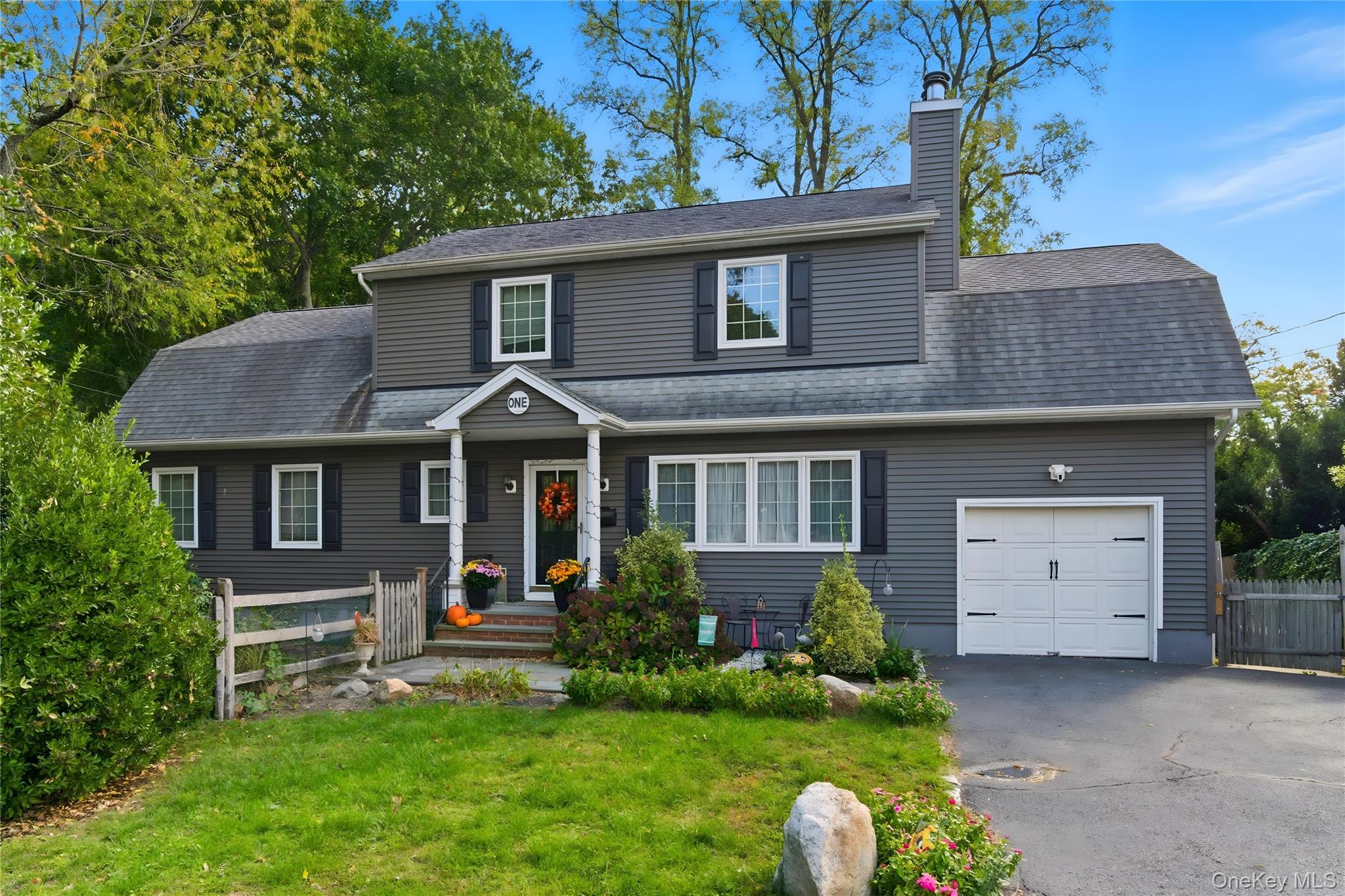 1 Hillcrest Place, Locust Valley, NY 11560