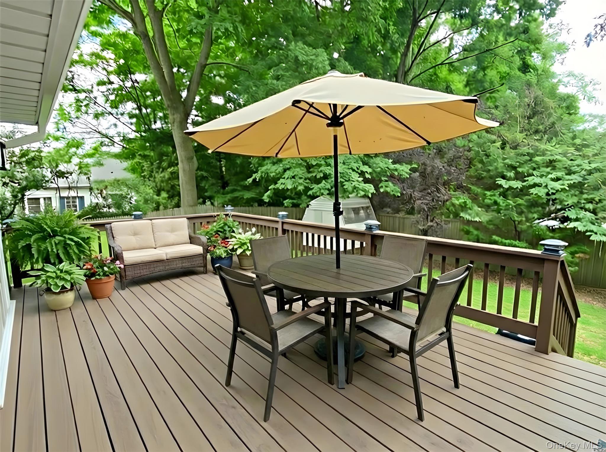 1 Hillcrest Place, Locust Valley, NY 11560