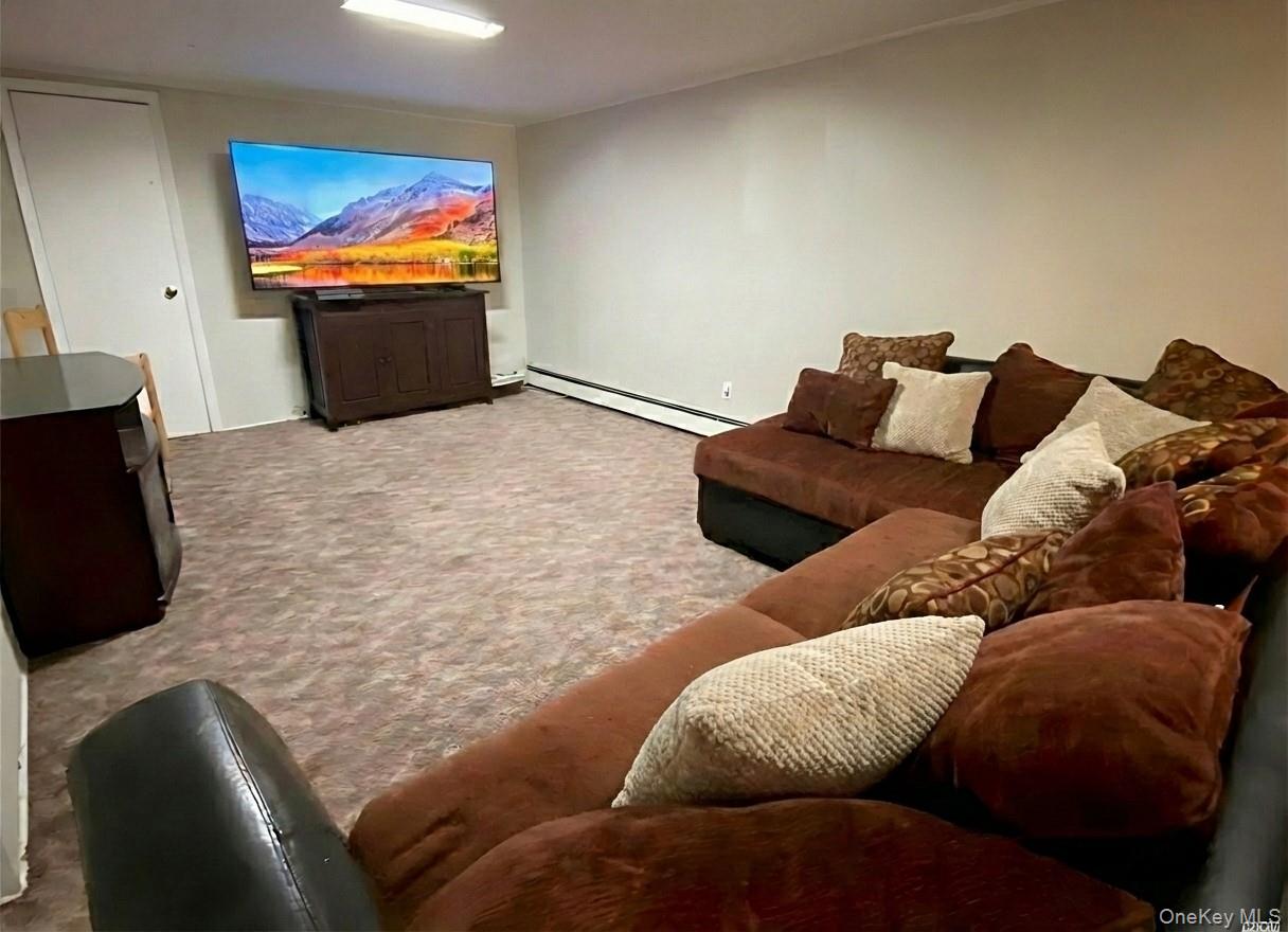 1 Hillcrest Place, Locust Valley, NY 11560