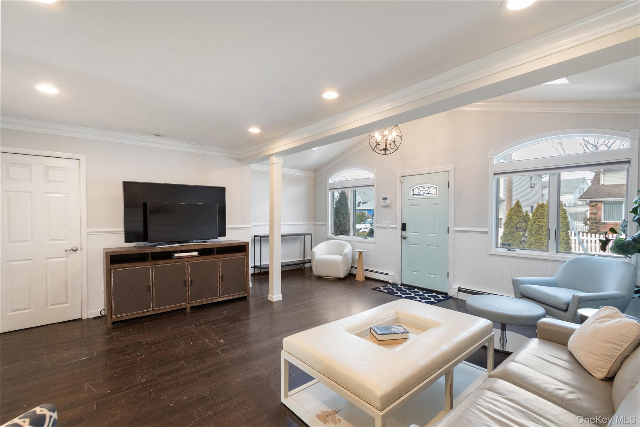 6 Charles Place, Bayville, NY 11709