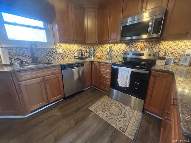 4 White Oak Street, Middle Island, NY 11953