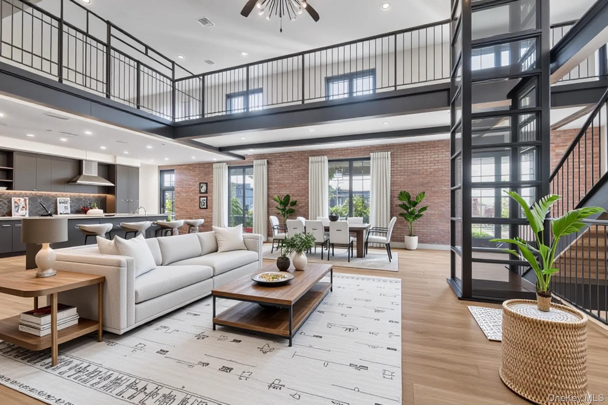 12 Roosevelt Avenue # A, Roslyn, NY 11576