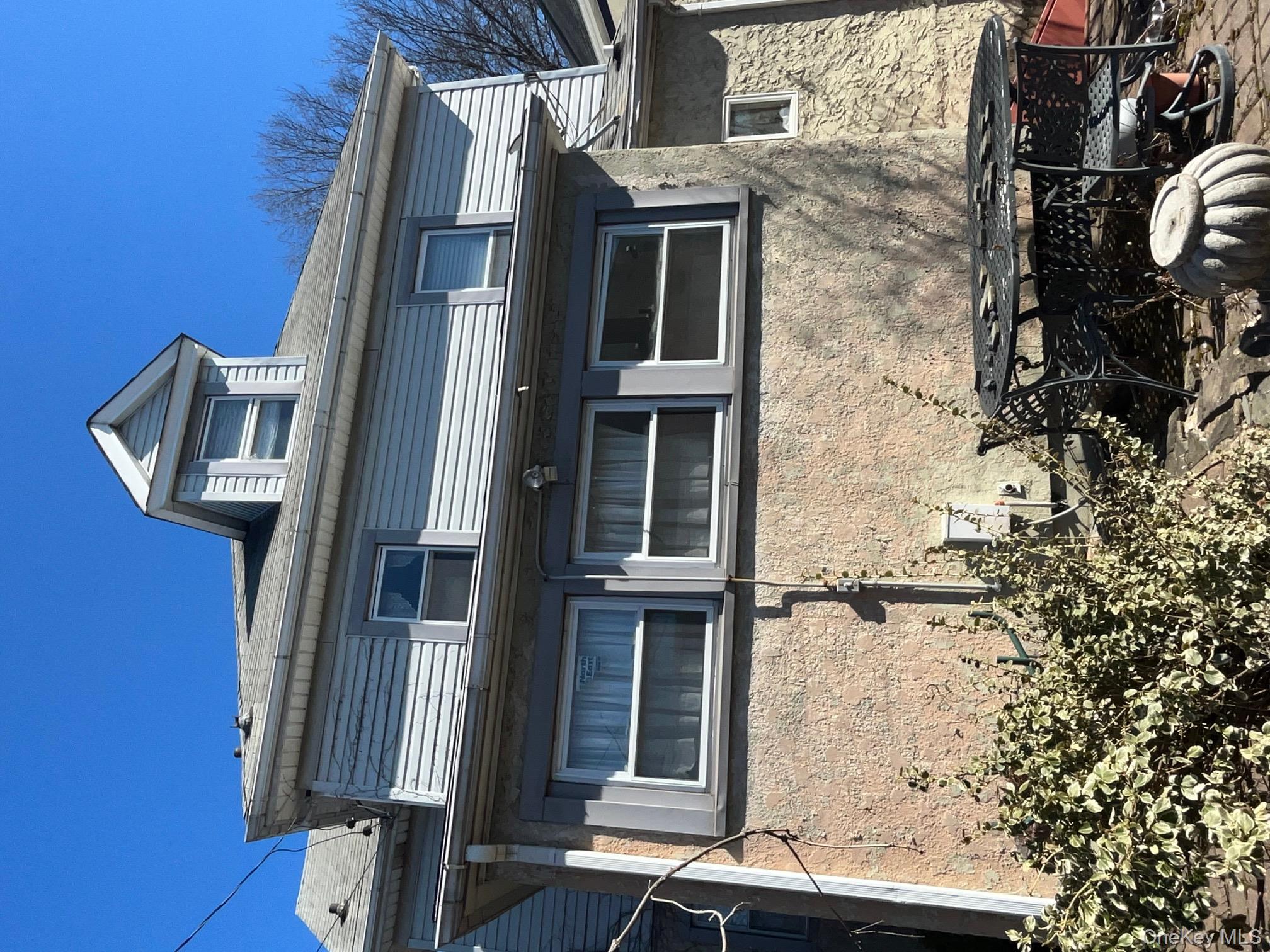 16 park, Floral Park, NY 11001