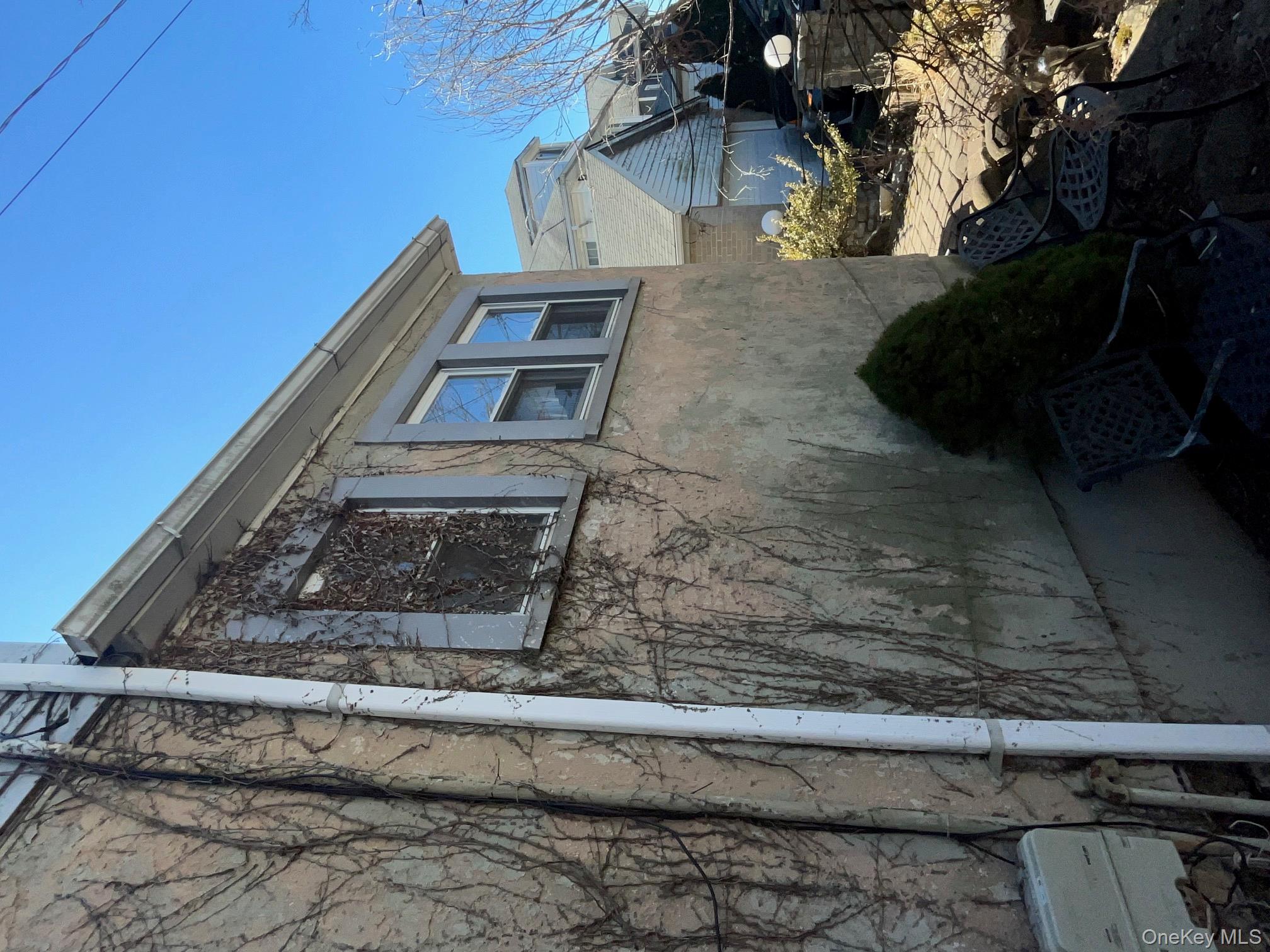 16 park, Floral Park, NY 11001