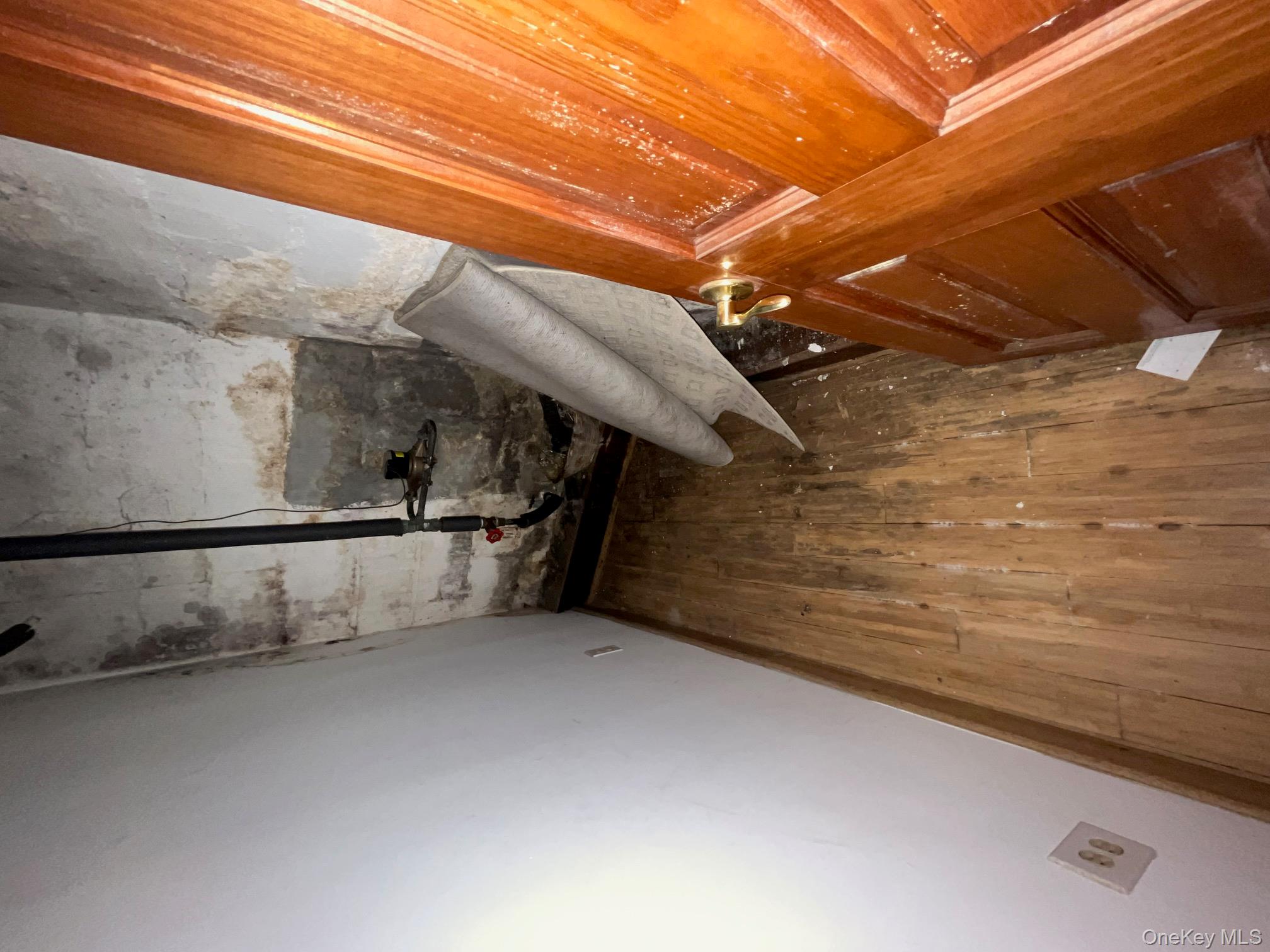 16 park, Floral Park, NY 11001