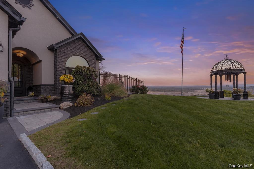 1582 Route 9W, Marlboro, NY 12542