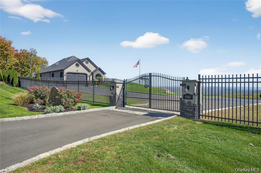 1582 Route 9W, Marlboro, NY 12542