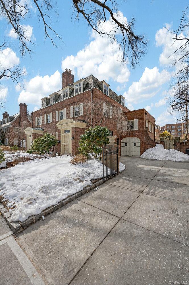 34-22 87TH Street, Queens, NY 11372