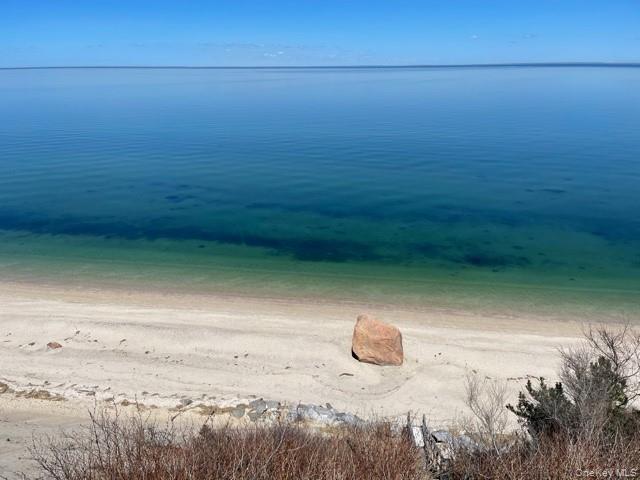 24 Cliff Way, Baiting Hollow, NY 11933