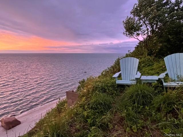 24 Cliff Way, Baiting Hollow, NY 11933