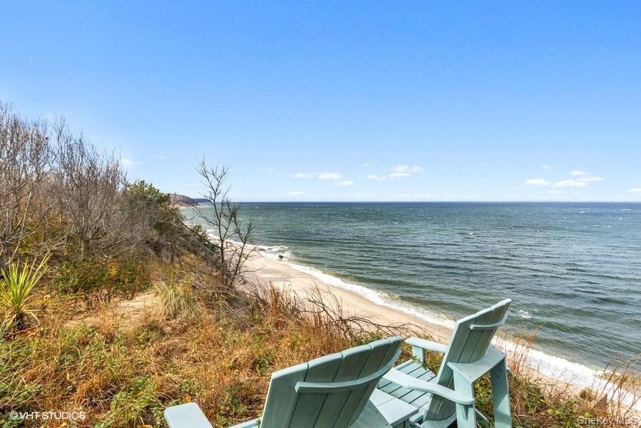 24 Cliff Way, Baiting Hollow, NY 11933