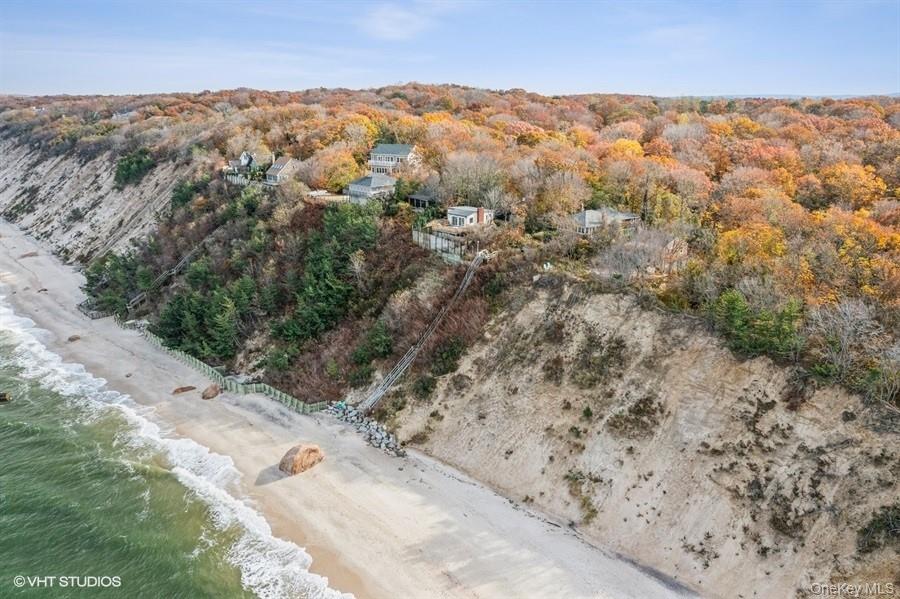 24 Cliff Way, Baiting Hollow, NY 11933