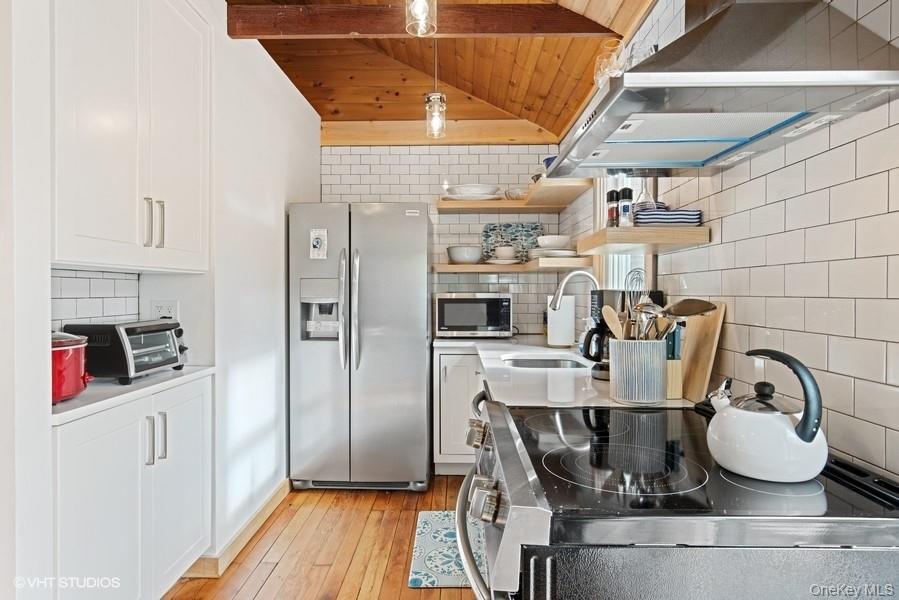 24 Cliff Way, Baiting Hollow, NY 11933