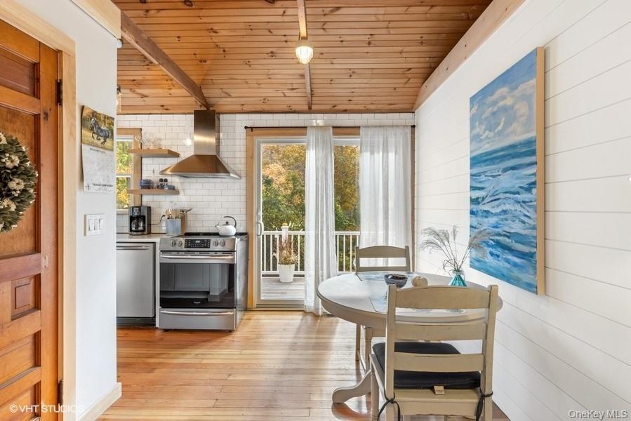 24 Cliff Way, Baiting Hollow, NY 11933