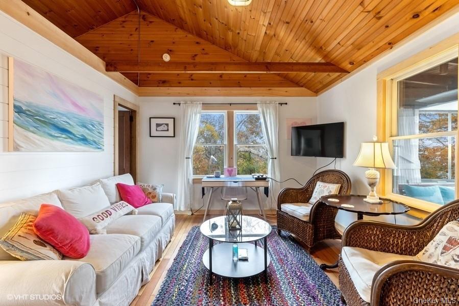 24 Cliff Way, Baiting Hollow, NY 11933