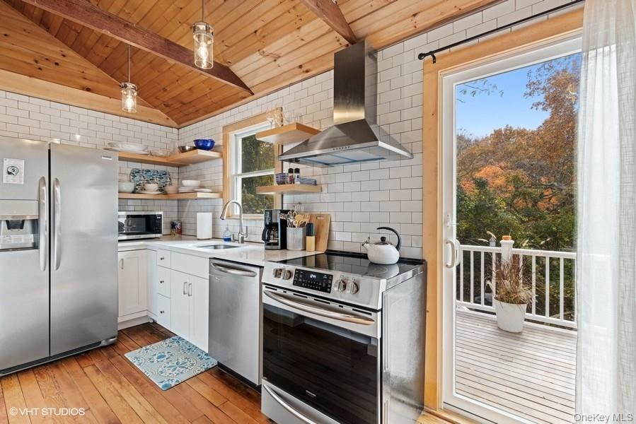 24 Cliff Way, Baiting Hollow, NY 11933