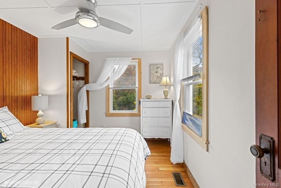 24 Cliff Way, Baiting Hollow, NY 11933