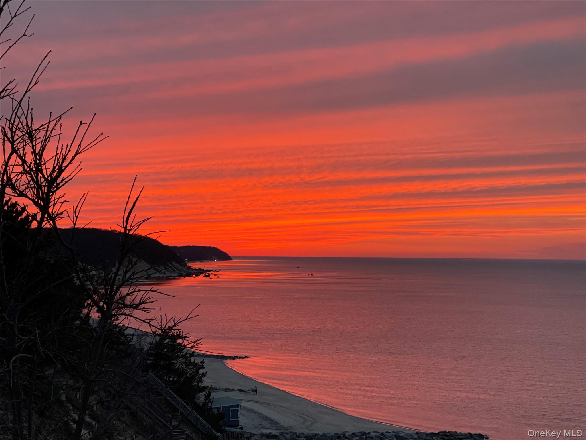 24 Cliff Way, Baiting Hollow, NY 11933