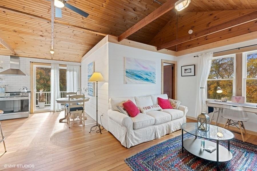 24 Cliff Way, Baiting Hollow, NY 11933