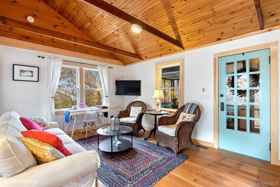 24 Cliff Way, Baiting Hollow, NY 11933