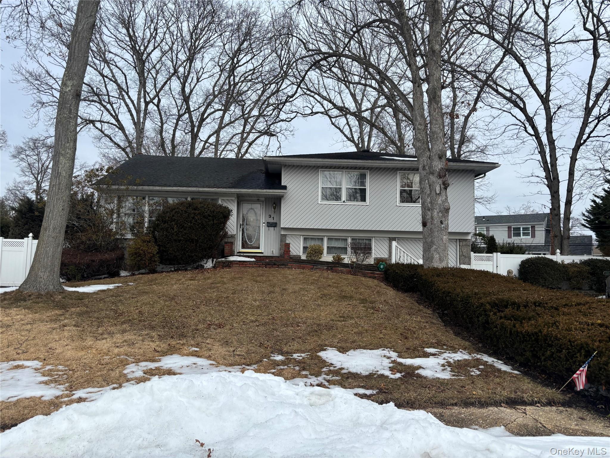 31 Seton Court, Old Bethpage, NY 11804