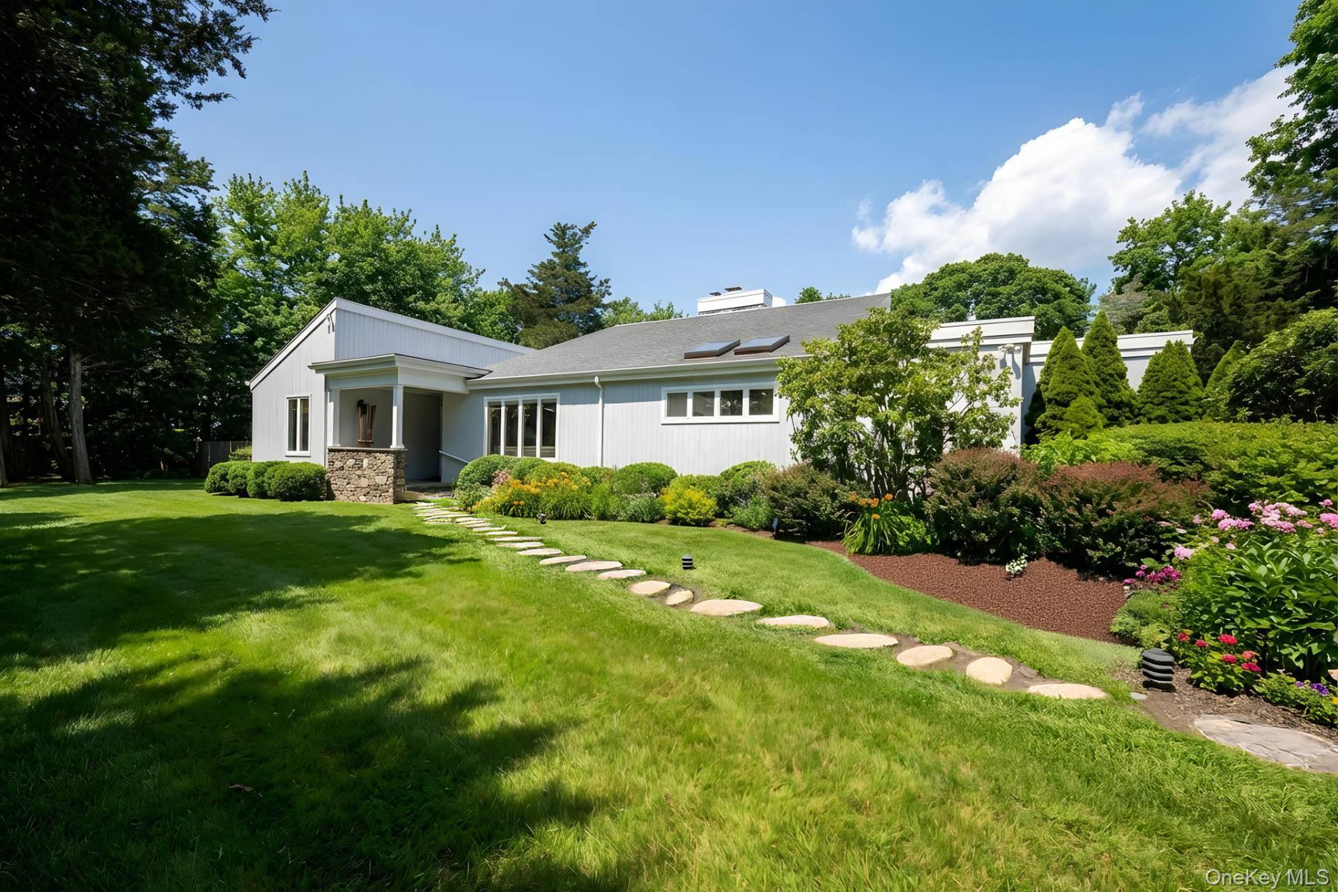 14 Rose Hill Road, Water Mill, NY 11976