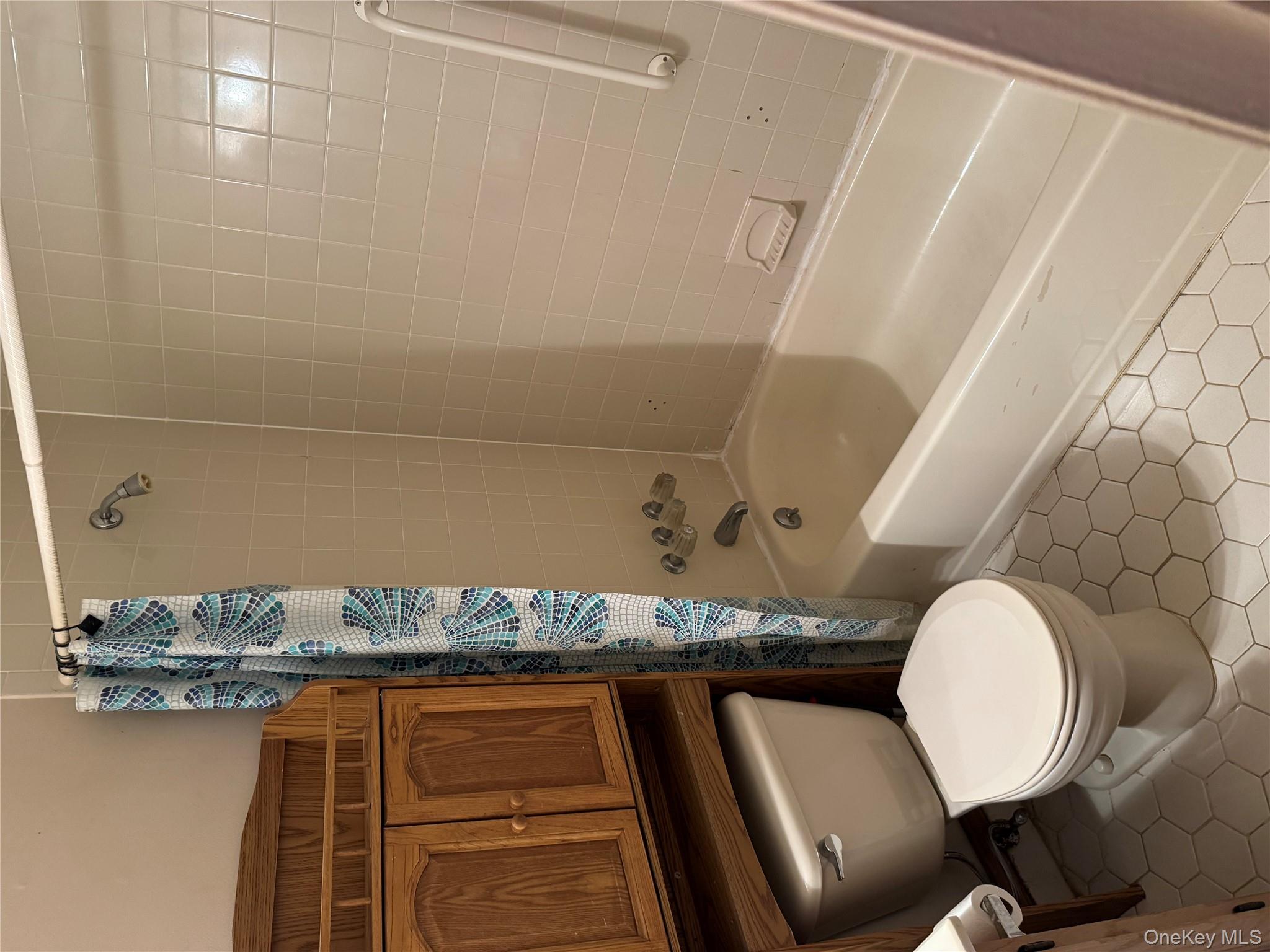 511 Race Place, Oakdale, NY 11769