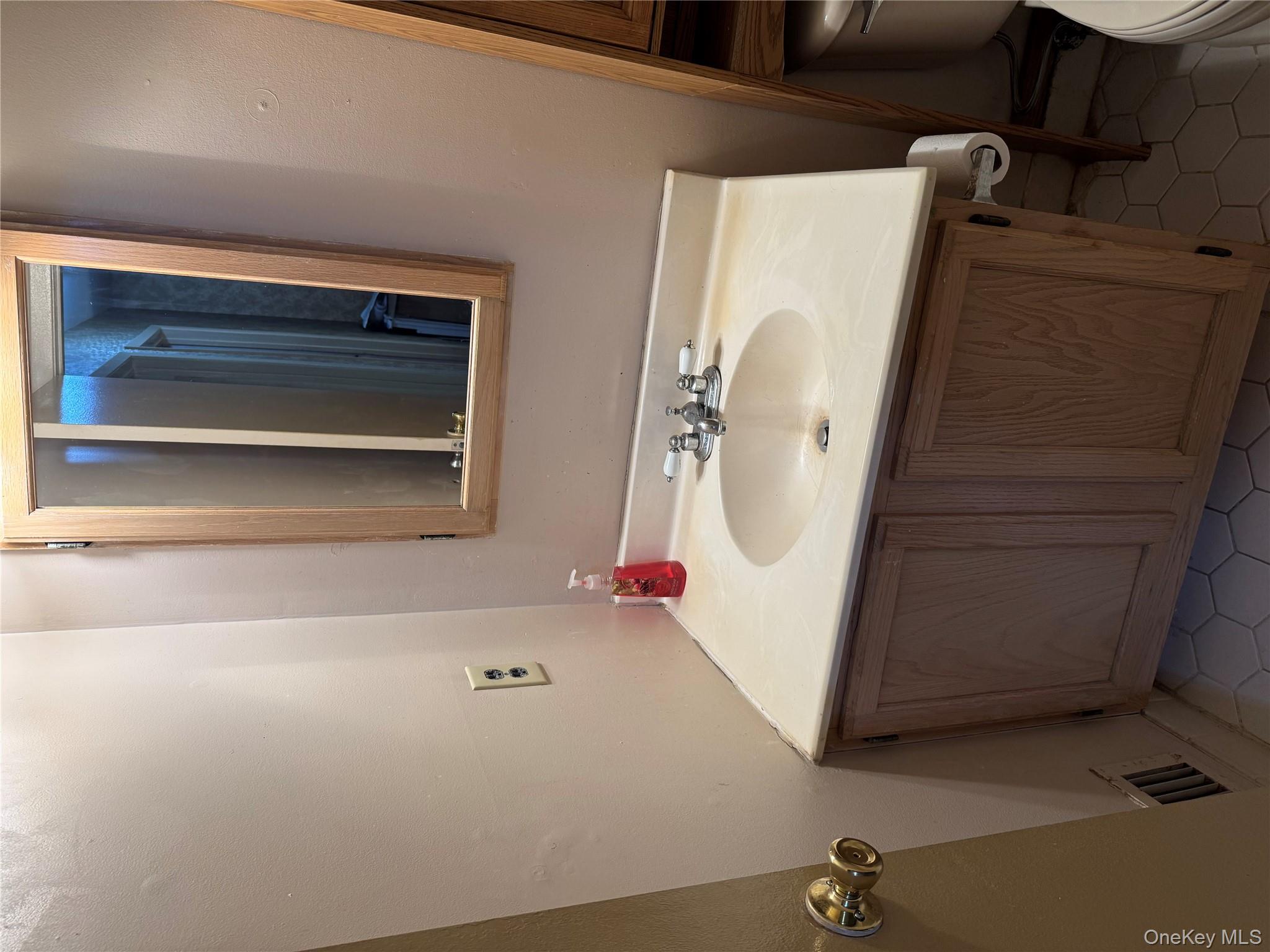 511 Race Place, Oakdale, NY 11769